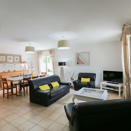Teny Villa
